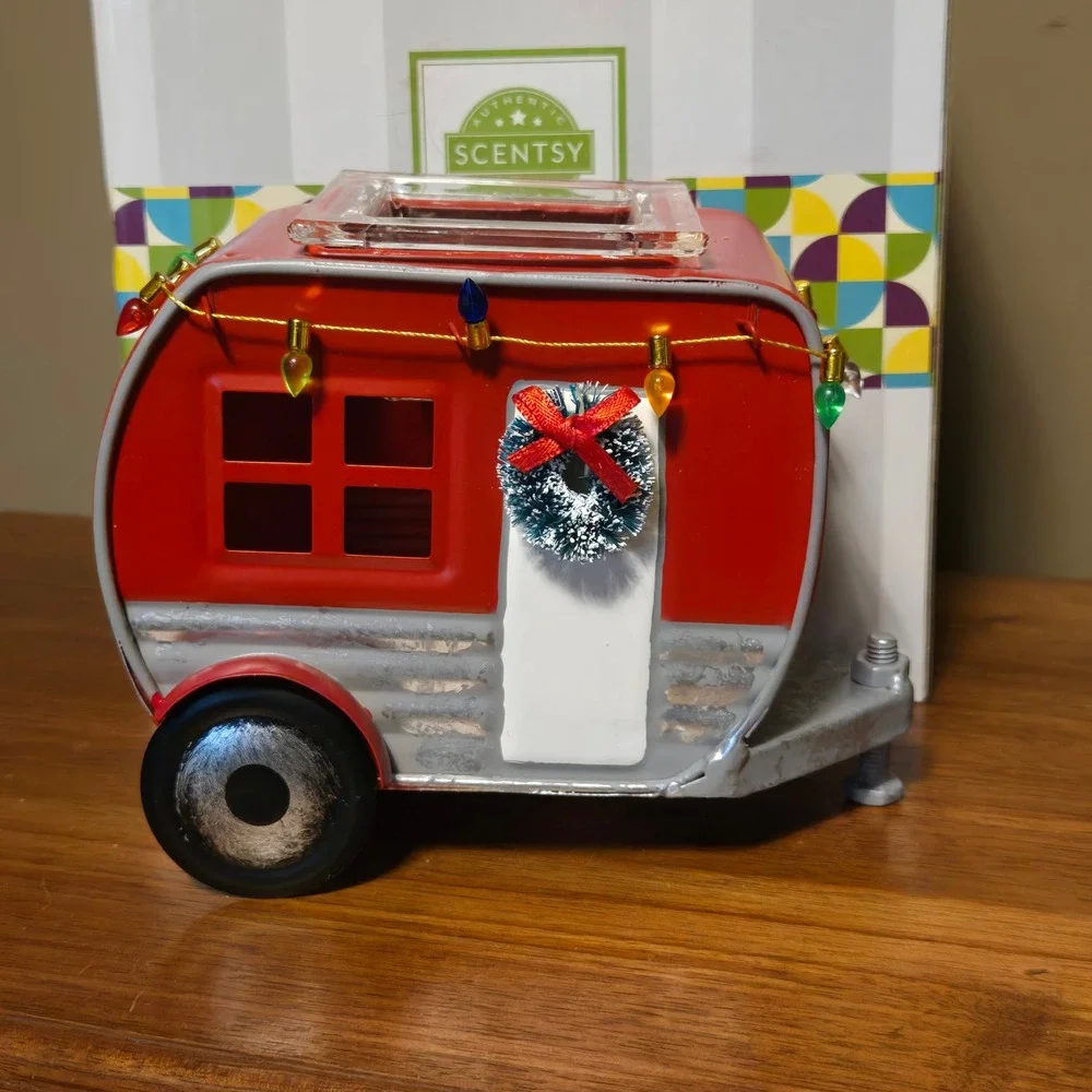 Scentsy Christmas Camper Red Retro Wax‎ Warmer Holiday Decor with Box and Plug